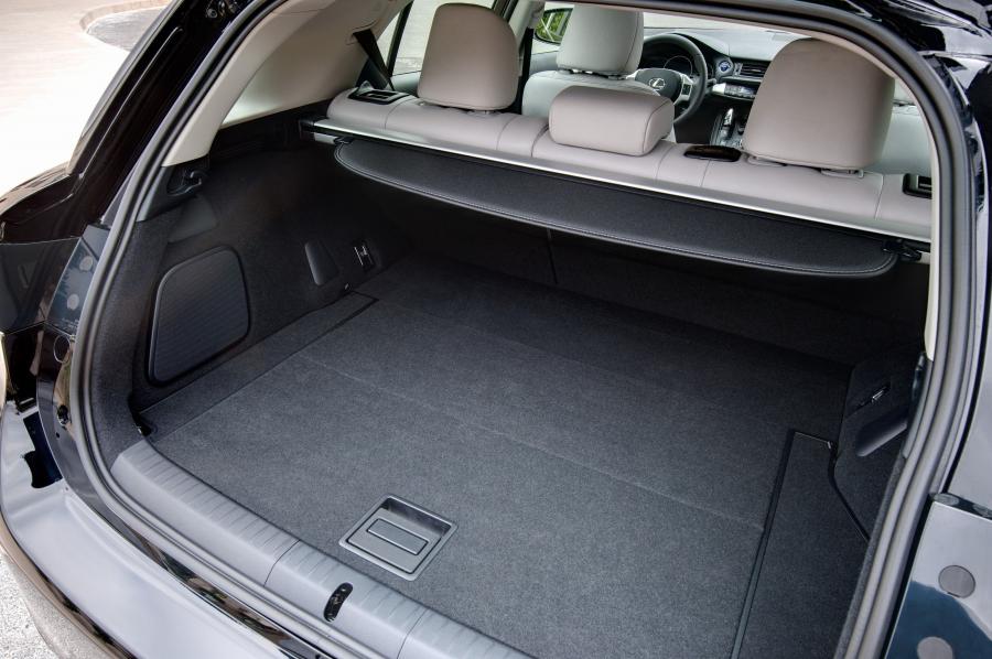  Lexus CT200h 2010 года  (фото 198 из 266)